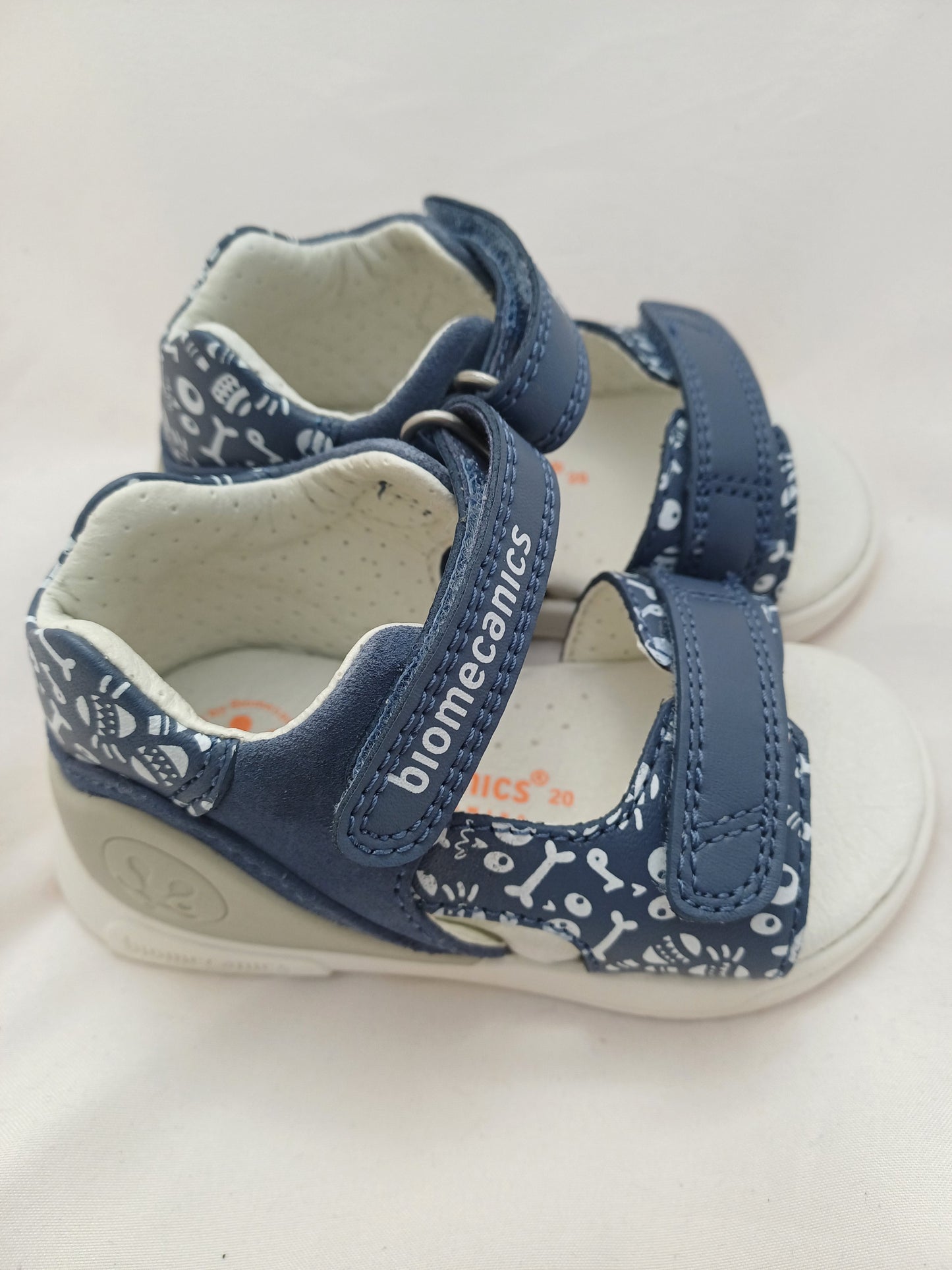 Biomecanics 242147 blue